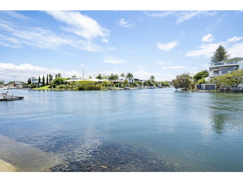 27 Allambi Avenue, Broadbeach Waters QLD 4218