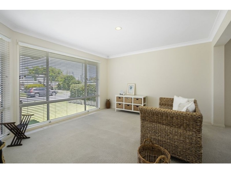 27 Allambi Avenue, Broadbeach Waters QLD 4218