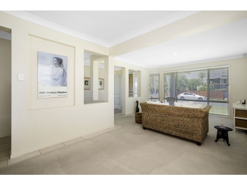 27 Allambi Avenue, Broadbeach Waters QLD 4218