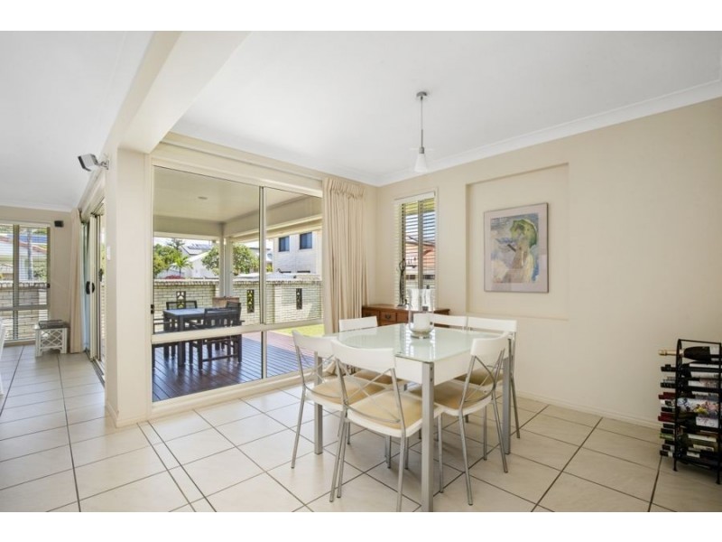 27 Allambi Avenue, Broadbeach Waters QLD 4218