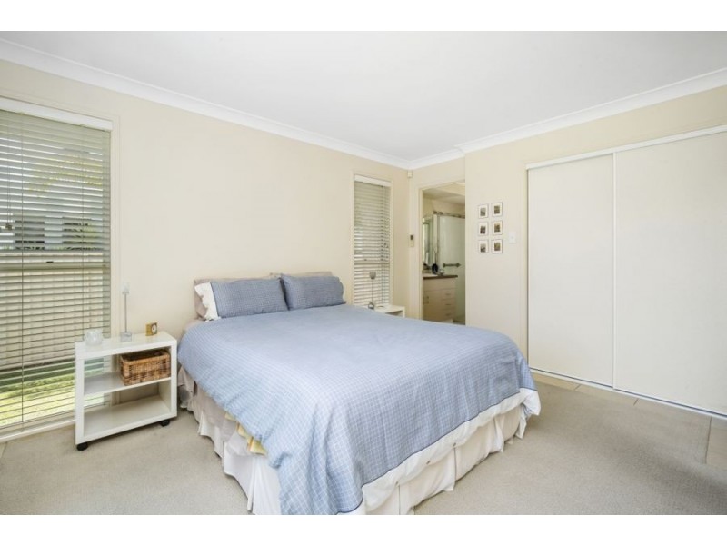 27 Allambi Avenue, Broadbeach Waters QLD 4218