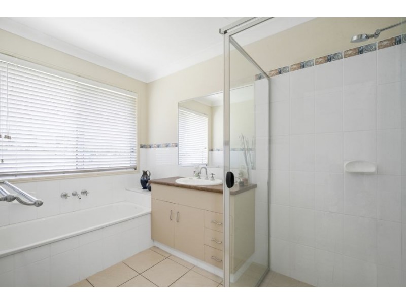 27 Allambi Avenue, Broadbeach Waters QLD 4218