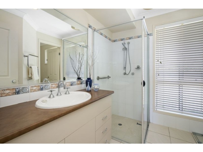 27 Allambi Avenue, Broadbeach Waters QLD 4218