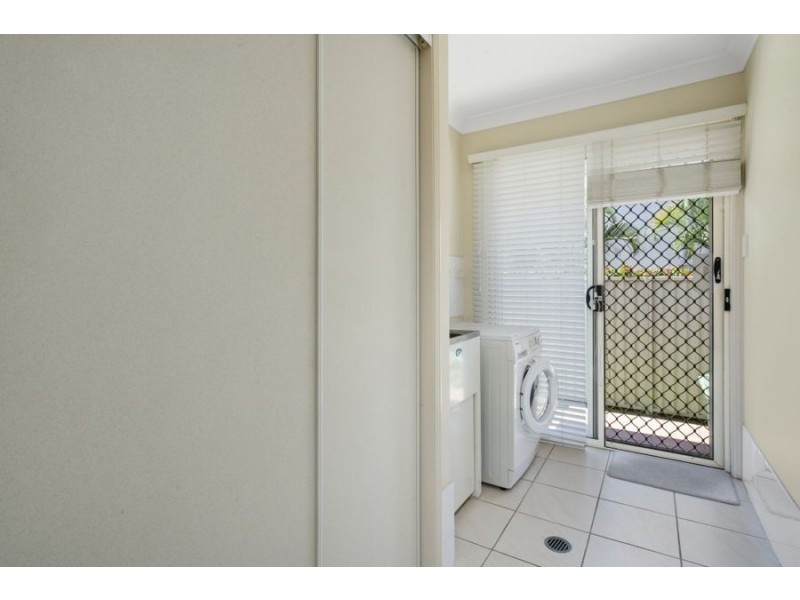 27 Allambi Avenue, Broadbeach Waters QLD 4218