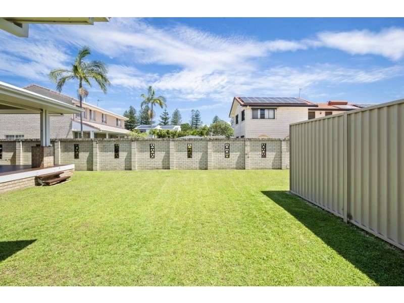 27 Allambi Avenue, Broadbeach Waters QLD 4218
