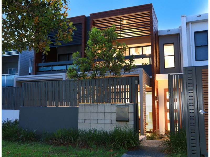 25 The Crestway, Robina QLD 4226