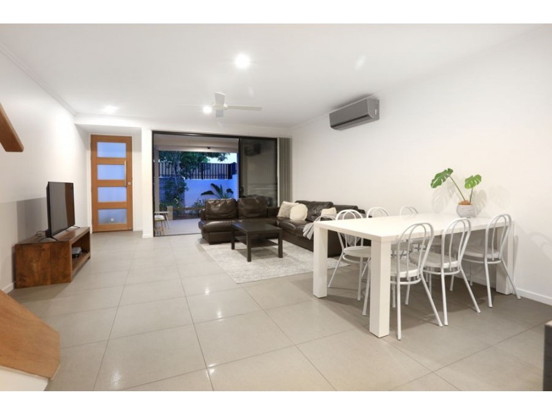 25 The Crestway, Robina QLD 4226