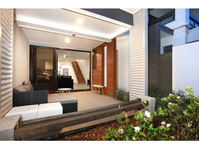 25 The Crestway, Robina QLD 4226