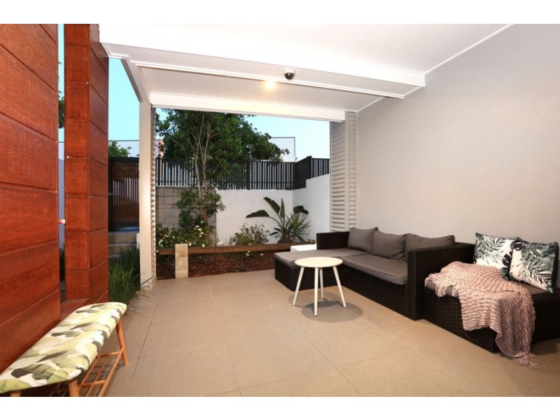 25 The Crestway, Robina QLD 4226