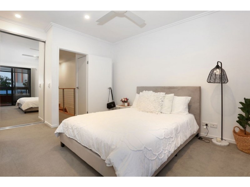 25 The Crestway, Robina QLD 4226