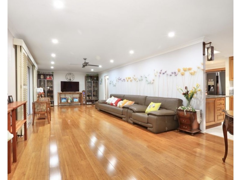 4 Abang Ave, Tanah Merah QLD 4128