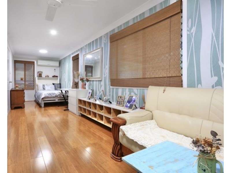 4 Abang Ave, Tanah Merah QLD 4128