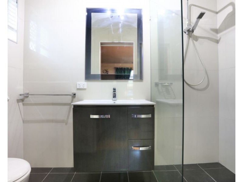 4 Abang Ave, Tanah Merah QLD 4128