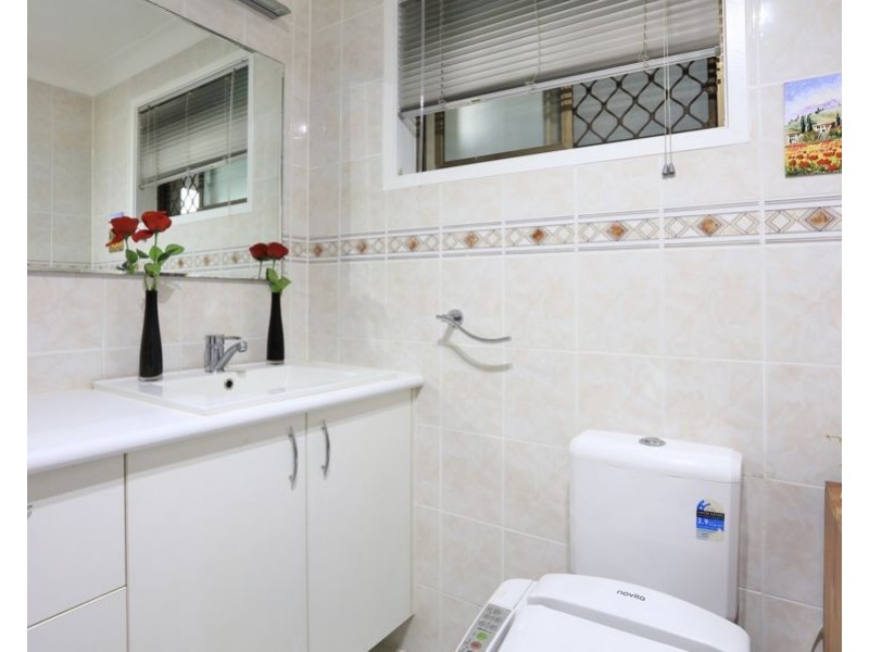 4 Abang Ave, Tanah Merah QLD 4128