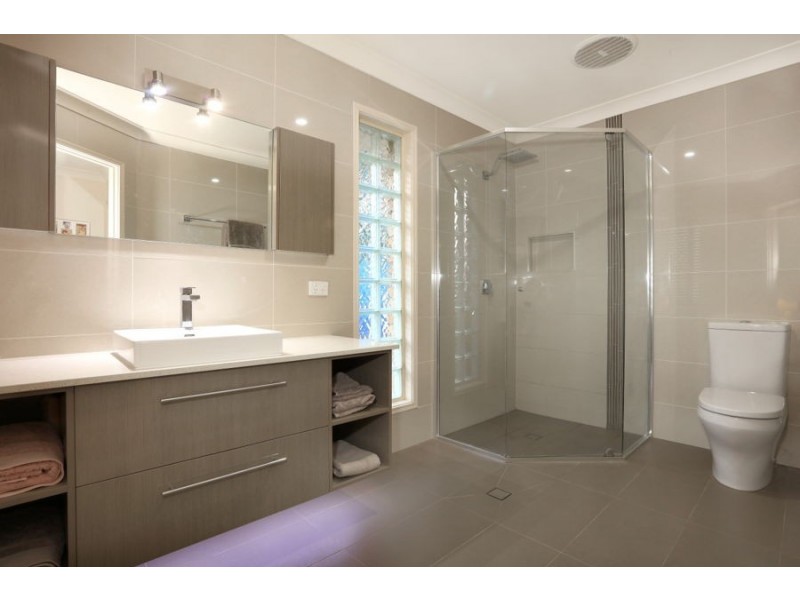 28 Oak Hill Crescent, Parkwood QLD 4214