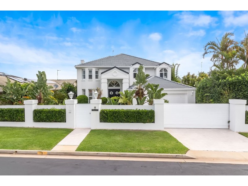 5 Wallaby Place, Sorrento QLD 4217