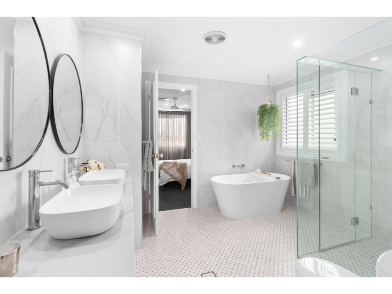 5 Wallaby Place, Sorrento QLD 4217