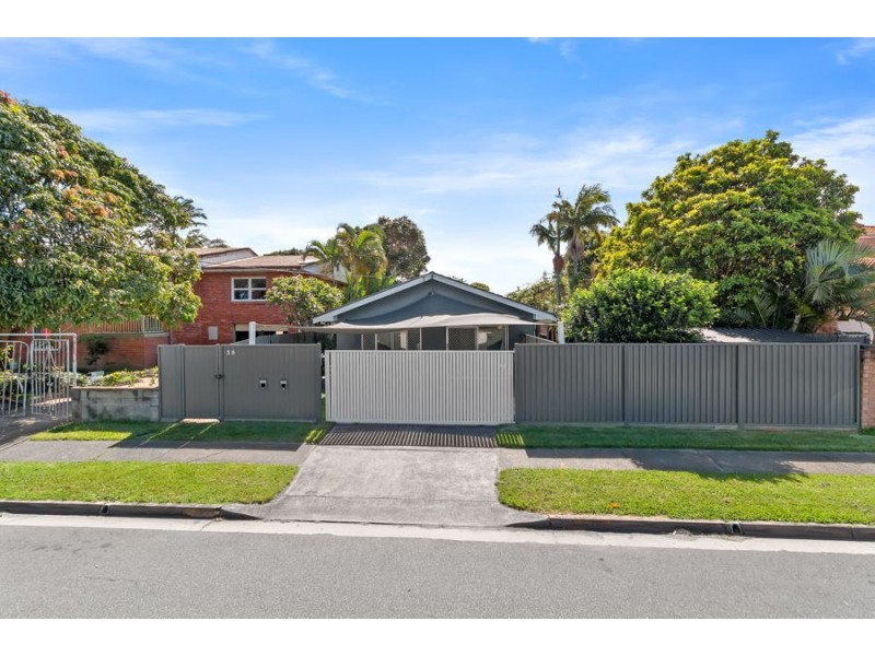 1 & 2/38 Middle Street, Labrador QLD 4215