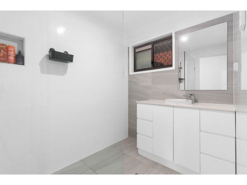 1 & 2/38 Middle Street, Labrador QLD 4215