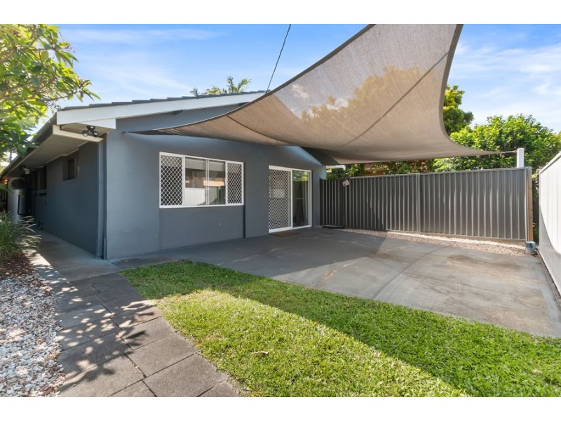 1 & 2/38 Middle Street, Labrador QLD 4215