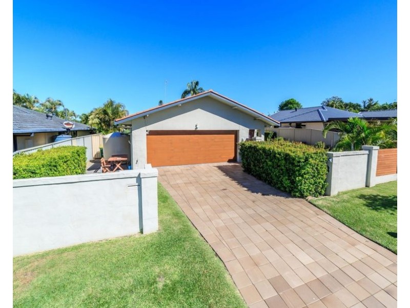 8 Atlas Crescent, Benowa QLD 4217