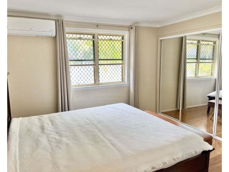 8 Atlas Crescent, Benowa QLD 4217