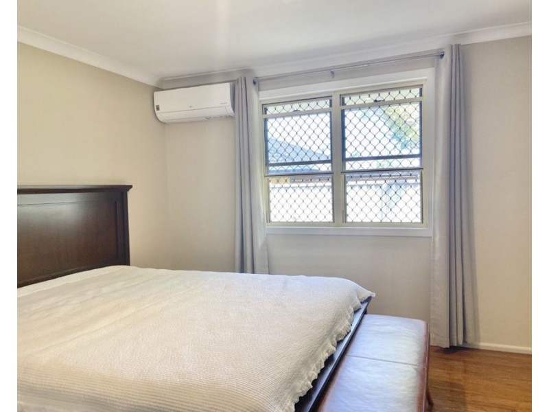 8 Atlas Crescent, Benowa QLD 4217