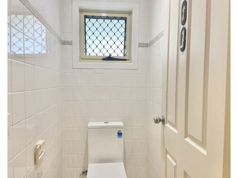 8 Atlas Crescent, Benowa QLD 4217