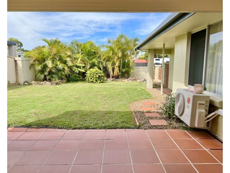 8 Atlas Crescent, Benowa QLD 4217