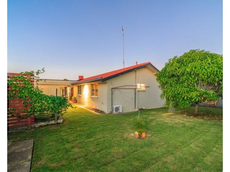 8 Atlas Crescent, Benowa QLD 4217