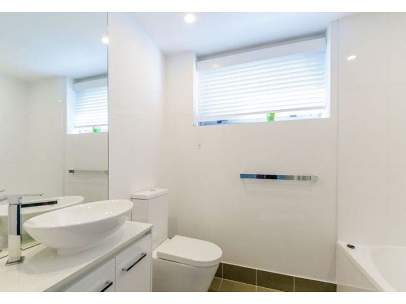 720/19 Imperial Parade, Labrador QLD 4215