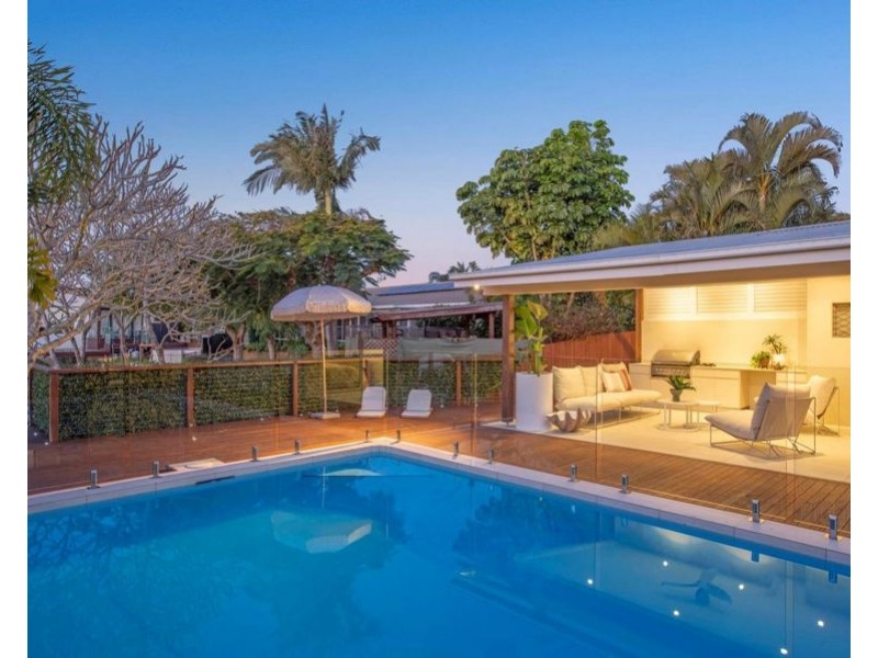 1 Costa Court, Broadbeach Waters QLD 4218