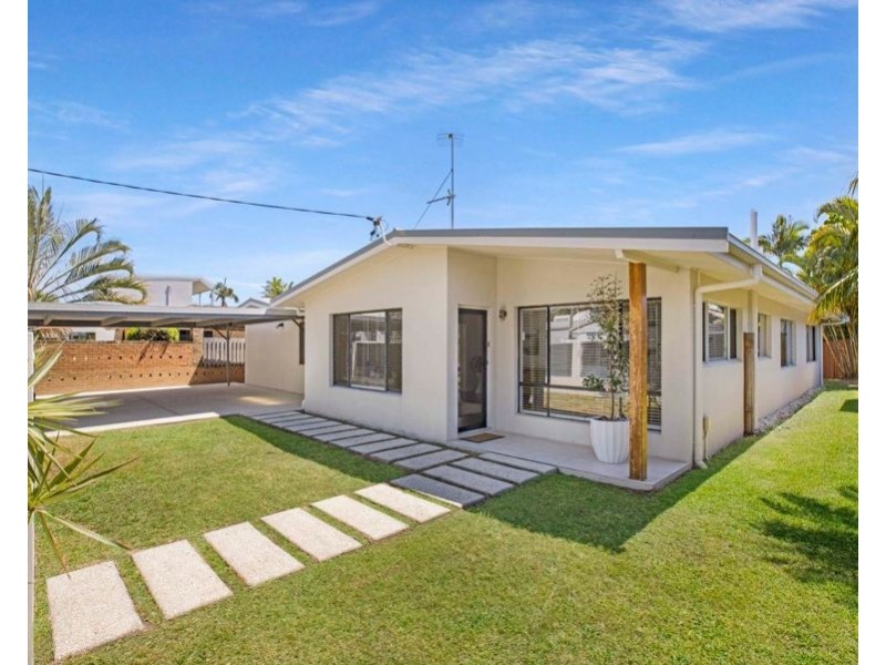 1 Costa Court, Broadbeach Waters QLD 4218