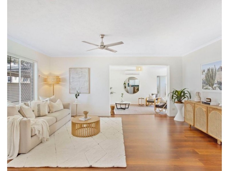 1 Costa Court, Broadbeach Waters QLD 4218
