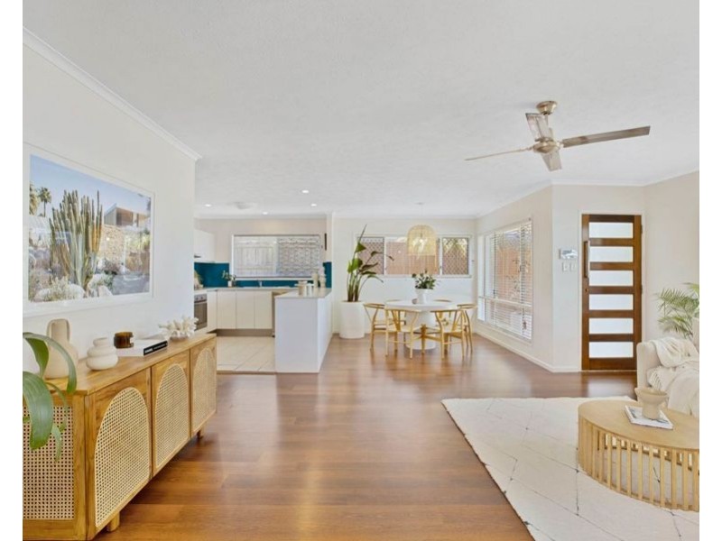 1 Costa Court, Broadbeach Waters QLD 4218