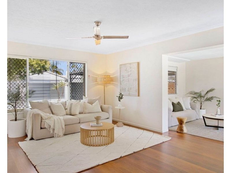 1 Costa Court, Broadbeach Waters QLD 4218