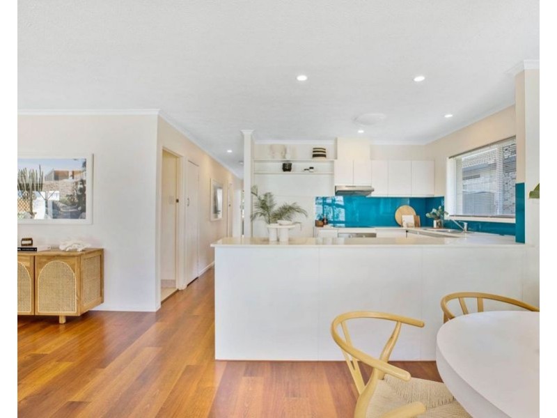 1 Costa Court, Broadbeach Waters QLD 4218
