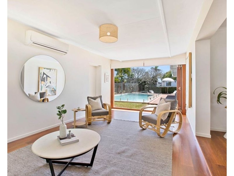 1 Costa Court, Broadbeach Waters QLD 4218
