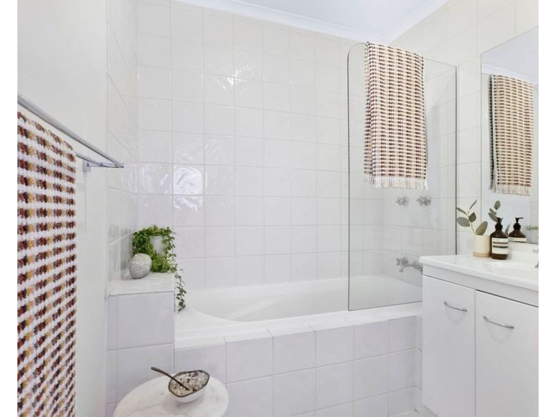 1 Costa Court, Broadbeach Waters QLD 4218