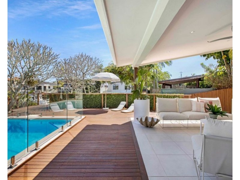1 Costa Court, Broadbeach Waters QLD 4218