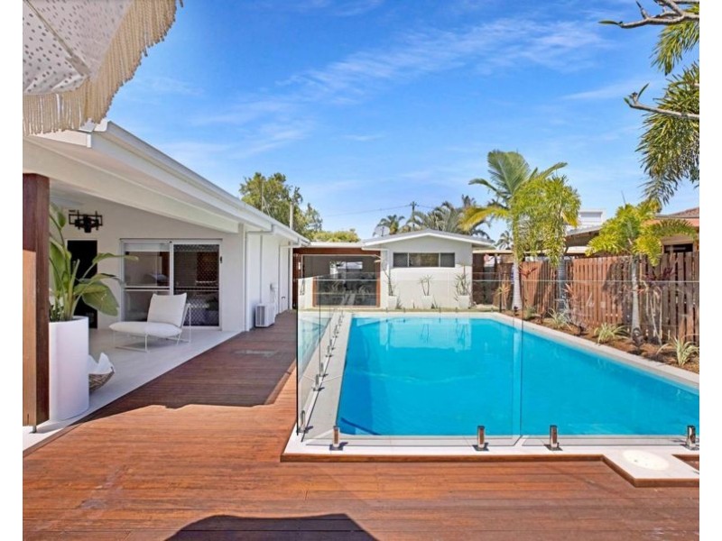 1 Costa Court, Broadbeach Waters QLD 4218