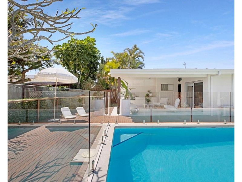 1 Costa Court, Broadbeach Waters QLD 4218