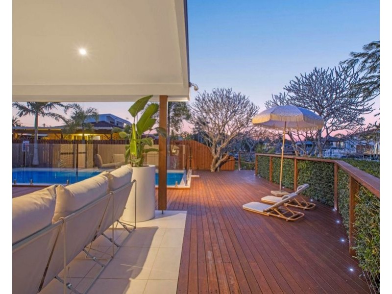 1 Costa Court, Broadbeach Waters QLD 4218