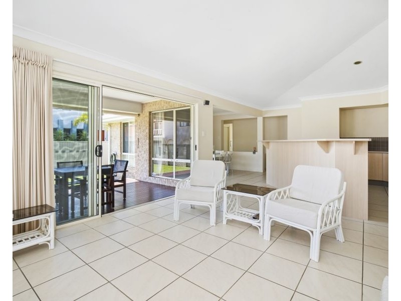 27 Allambi Avenue, Broadbeach Waters QLD 4218