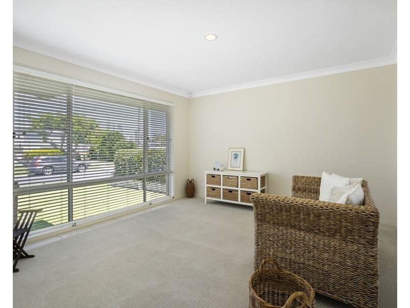 27 Allambi Avenue, Broadbeach Waters QLD 4218