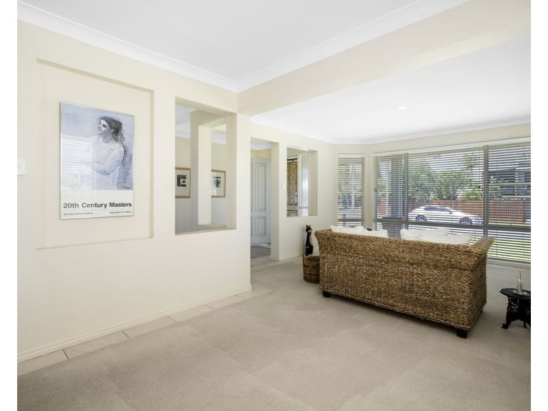 27 Allambi Avenue, Broadbeach Waters QLD 4218