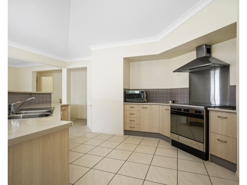 27 Allambi Avenue, Broadbeach Waters QLD 4218