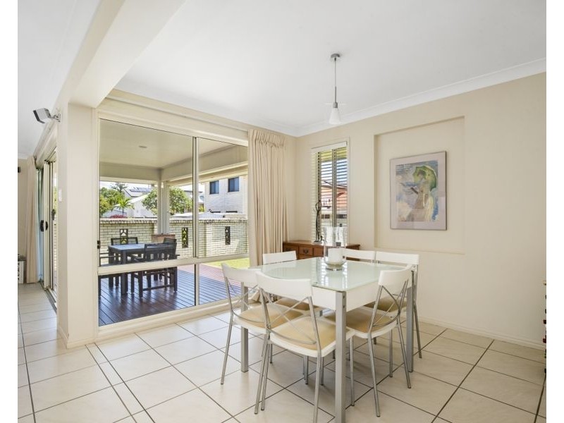 27 Allambi Avenue, Broadbeach Waters QLD 4218