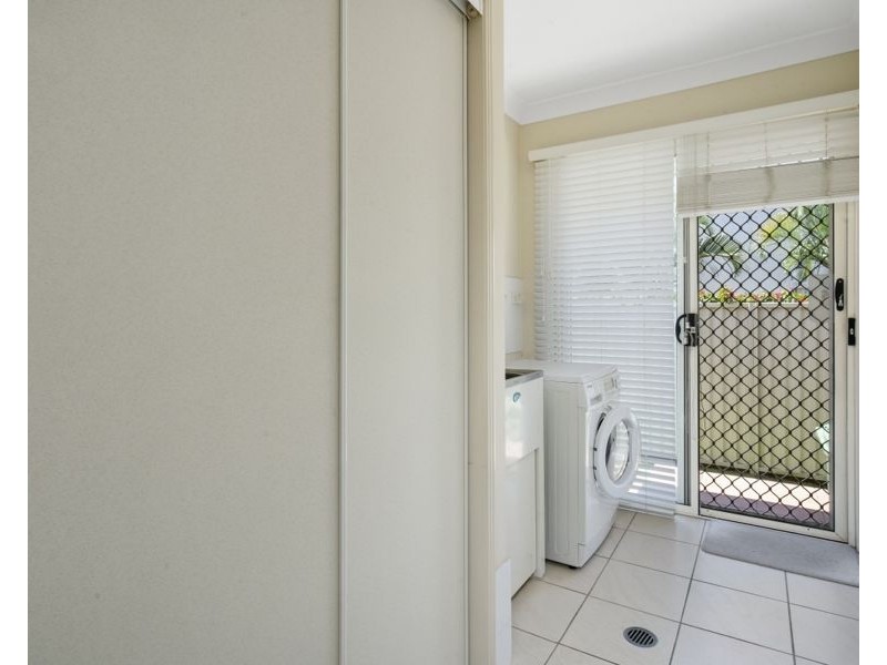 27 Allambi Avenue, Broadbeach Waters QLD 4218