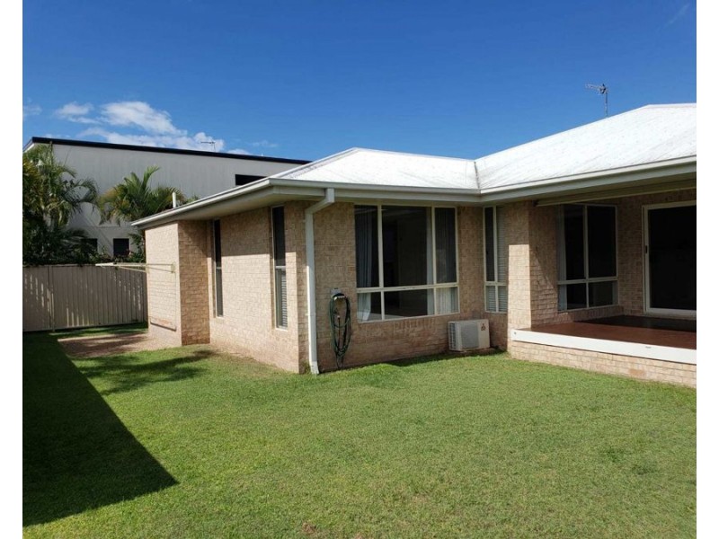 27 Allambi Avenue, Broadbeach Waters QLD 4218